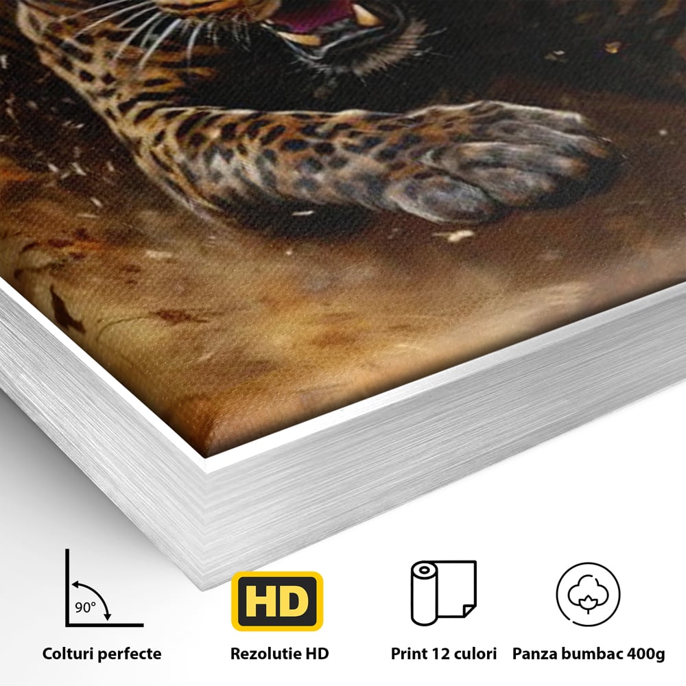 Detaliu al suprafetei: tablou canvas cu leopard in alergare, in rama de aluminiu argintiu